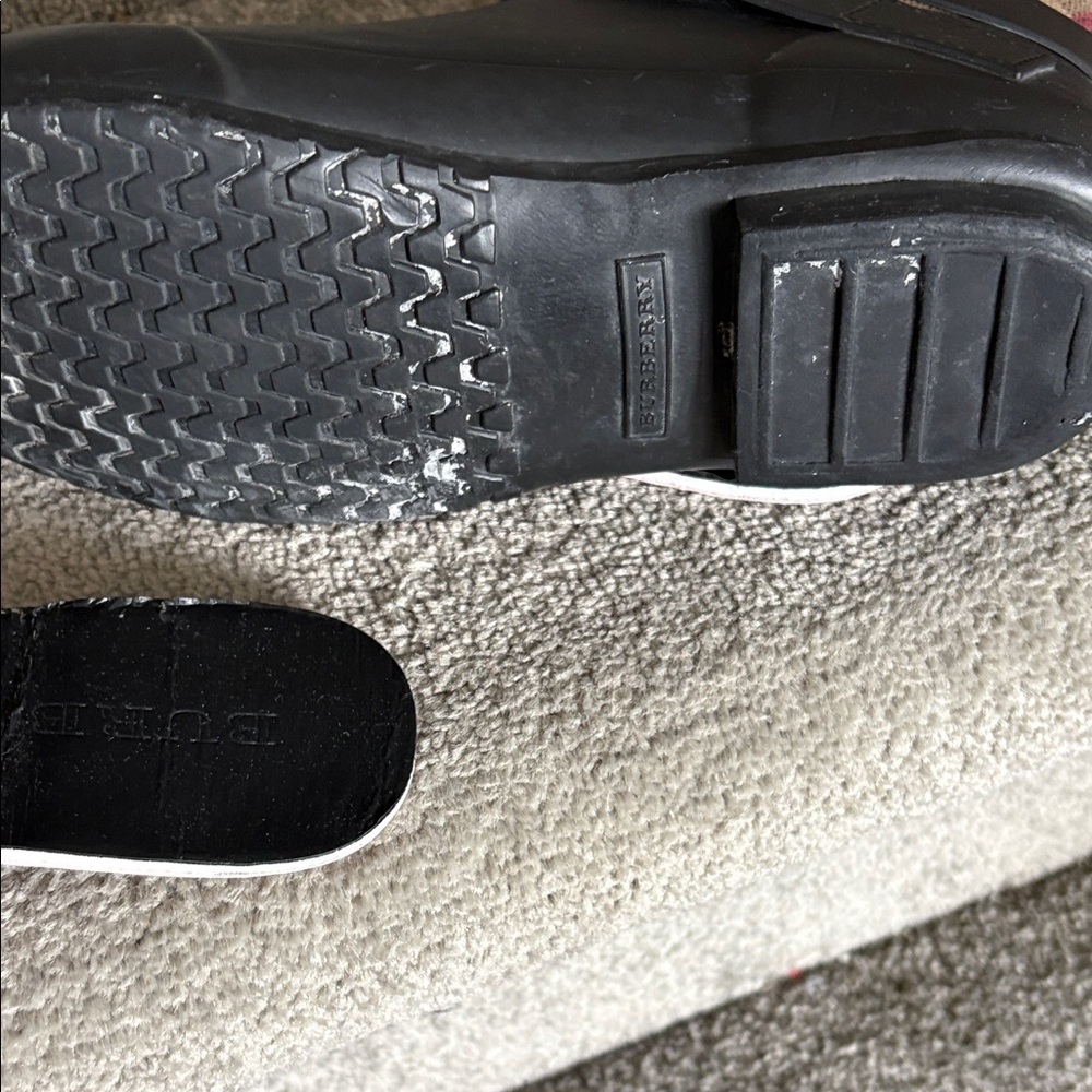 Burberry Black and Beige Plaid Rain Ankle Boots - Picture 5 of 5